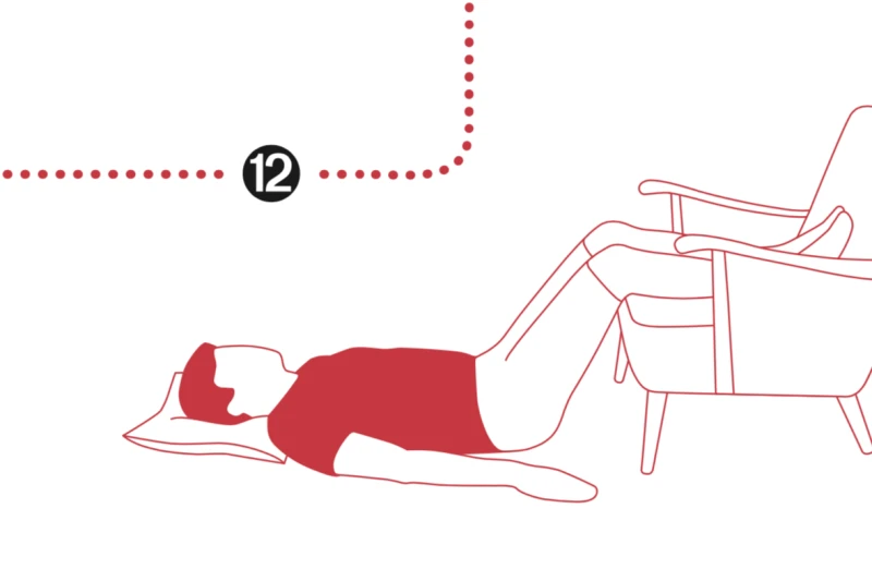 Positionnement par paliers (extrait de notre brochure : « Pour le bien de votre dos ») Illustration d'une personne allongée sur le dos, les pieds surélevés sur un fauteuil