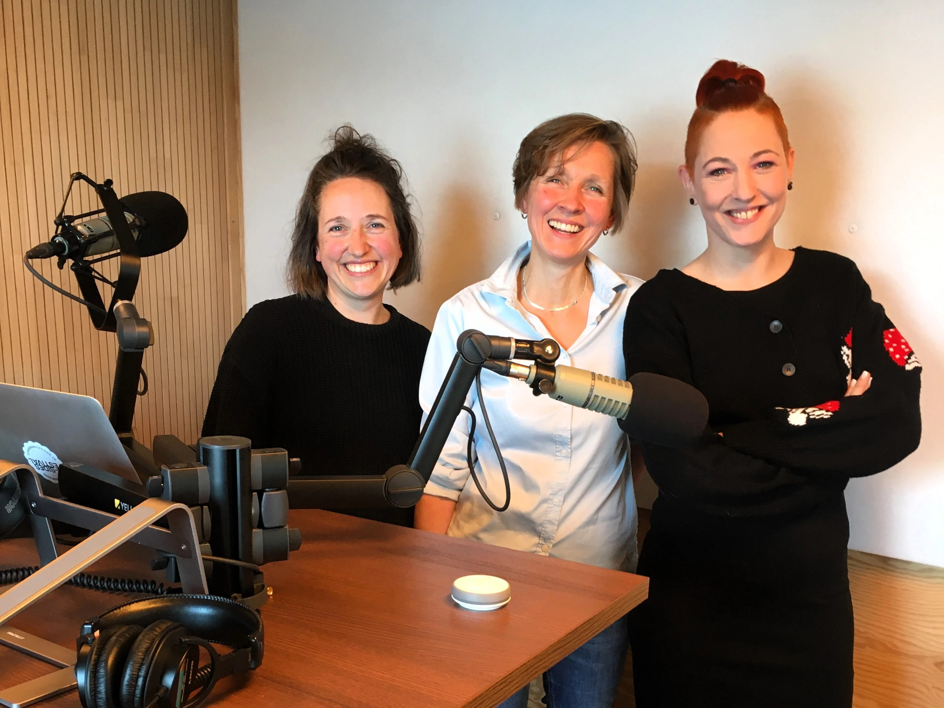 Carla Keller, Kirsten Scheuer und Meta Hiltebrand während den Podcast-Aufnahmen in Winterthur (v.l.n.r.) Carla Keller, Kirsten Scheuer und Meta Hiltebrand während den Podcast-Aufnahmen in Winterthur (v.l.n.r.)