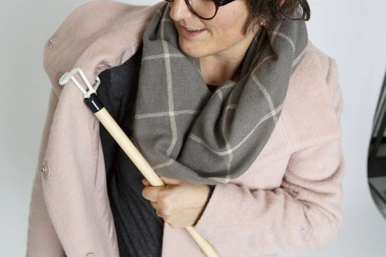 Aide à l'habillage et au déshabillage Aide pour enfiler et retirer un manteau