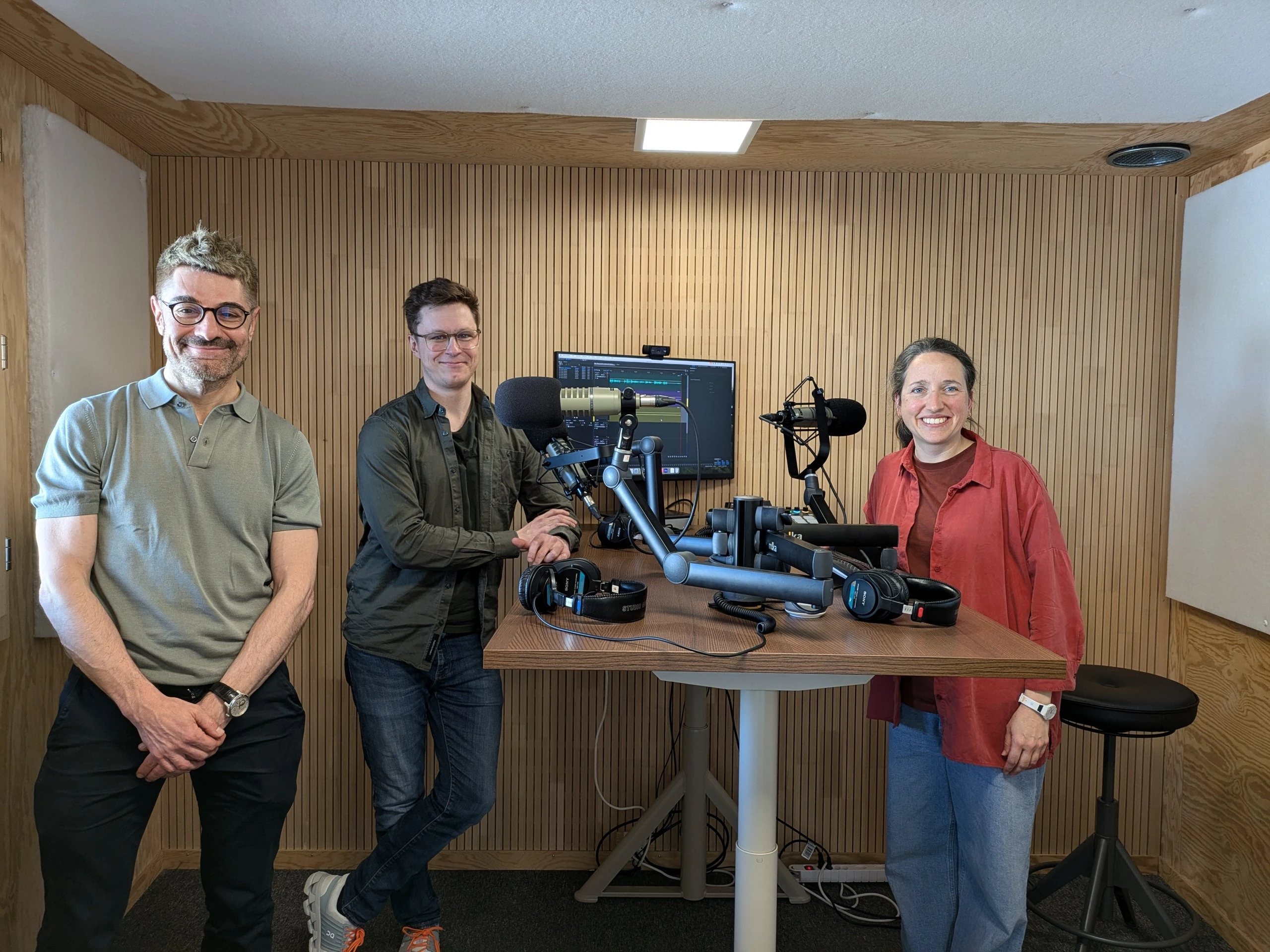 Roberto Pirrotta Matthias Galbier und Carla Keller während der Podcast Aufnahmen v l n r Roberto Pirrotta Matthias Galbier und Carla Keller während der Podcast Aufnahmen v l n r