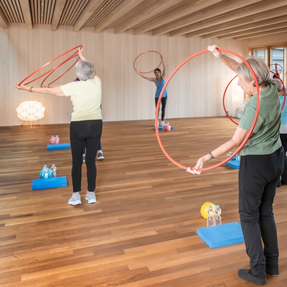 Cours d'activité physique de la Ligue contre les rhumatismes Formatrice et participantes