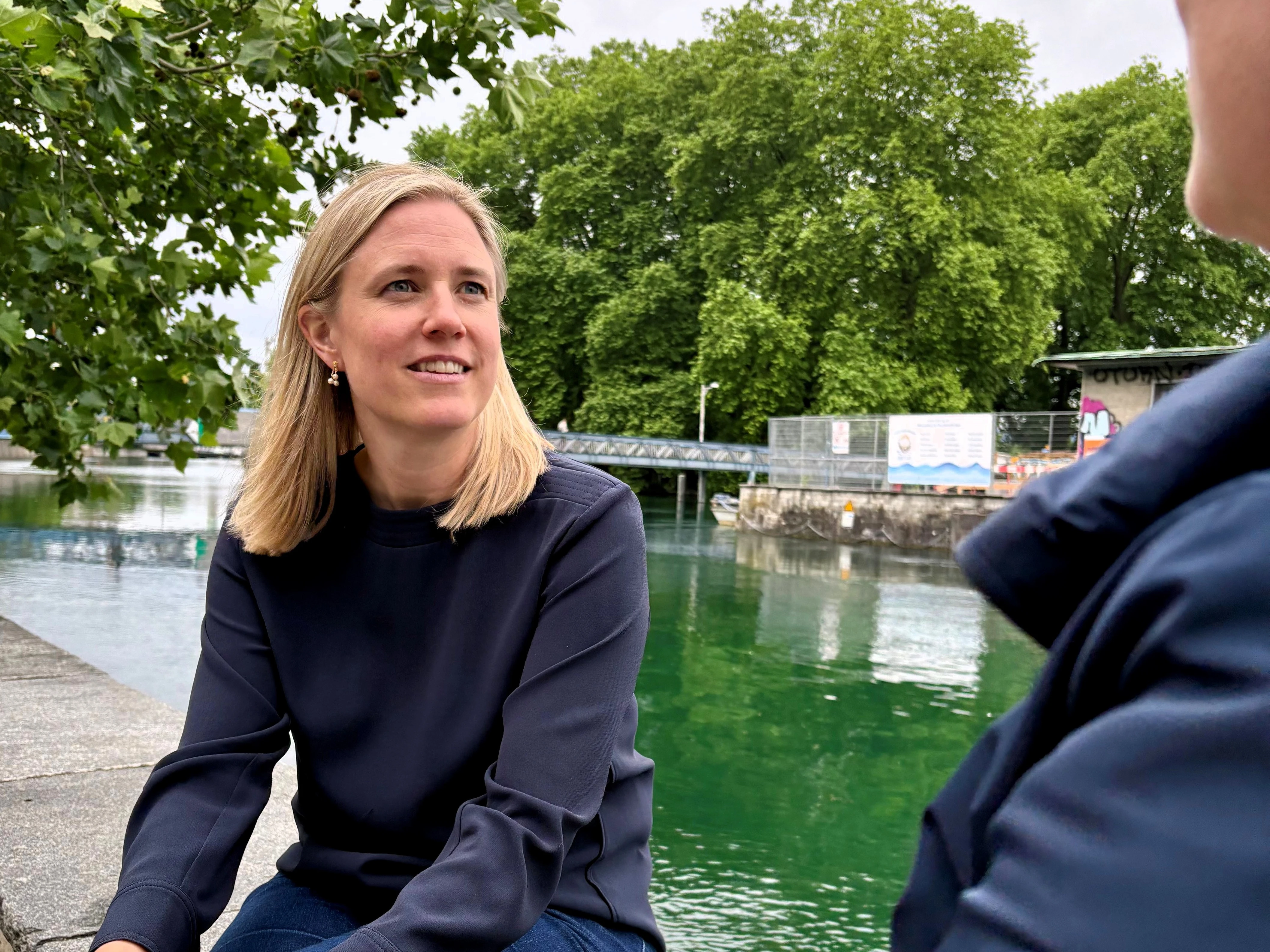 Annette Stolz, directrice générale de la Ligue suisse contre les rhumatismes Annette Stolz s'entretient au bord de la Limmat