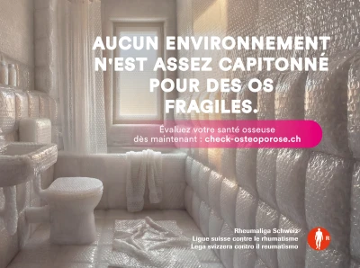 Campagne Osteoporose Une salle de bains emballée dans du papier bulle.